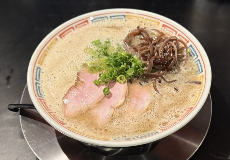 両店で販売する『古町豚骨 白』（1,000円）