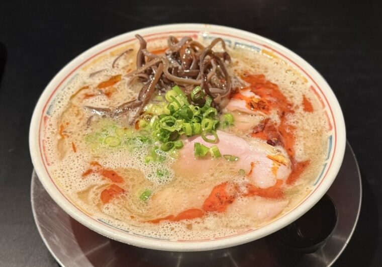麺屋 米限定販売の『古町豚骨 赤』（1,100円）