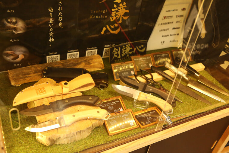 「ものづくりのまち」三条市ならではの商品も並ぶ