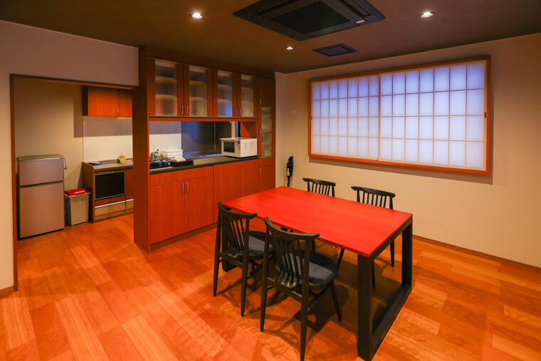 広々としたダイニングスペース