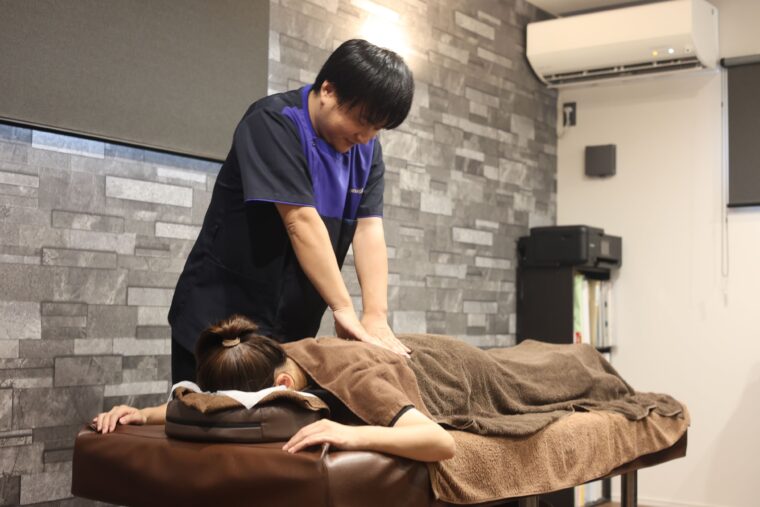 整体院を営むＴさん。V2Hシステムで快適生活を実感している