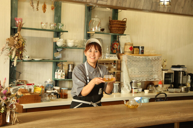 「旬のハーブを用いたハーブティーや料 理で季節感を感じていただければうれしいです」と市村さん