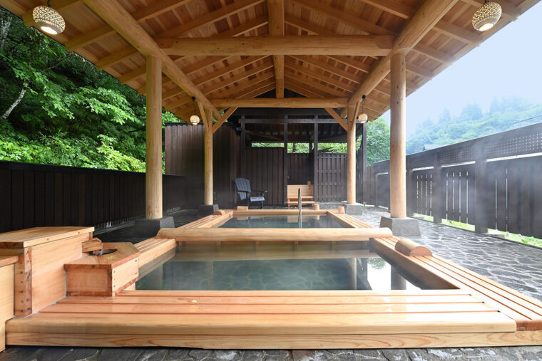 冬には雪見風呂を楽しめる月見の湯