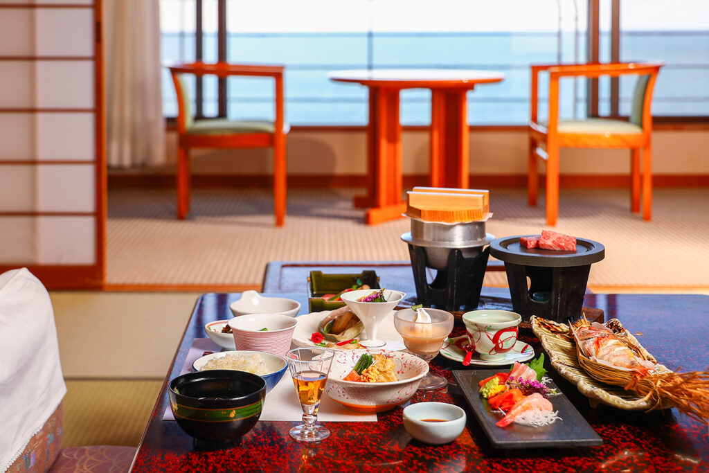 大観荘 せなみの湯】日本海を独り占め！波打ち際で味わう美味｜村上市