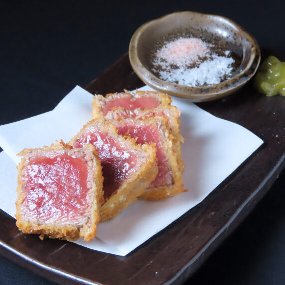 『本生まぐろカツ』（500円）