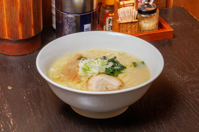 『塩ラーメン』（700 円）