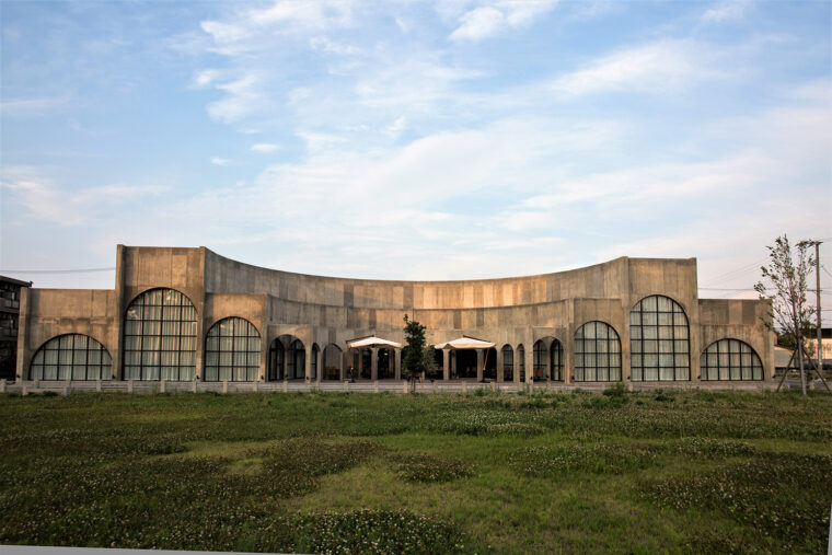 上越市内でも開業時から移転し、現在は下門前に位置する