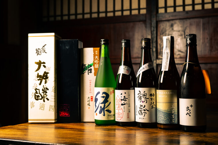 日本酒をいろいろ飲みたい人向けに半合での提供も行なっている