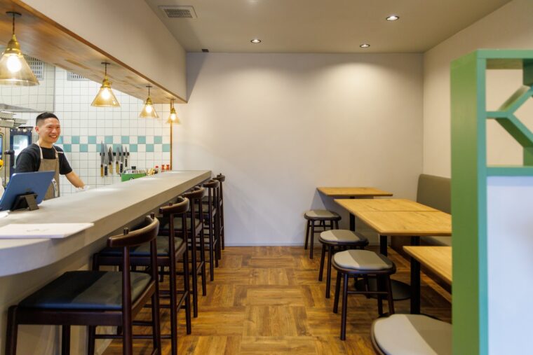 カジュアルな雰囲気の店内