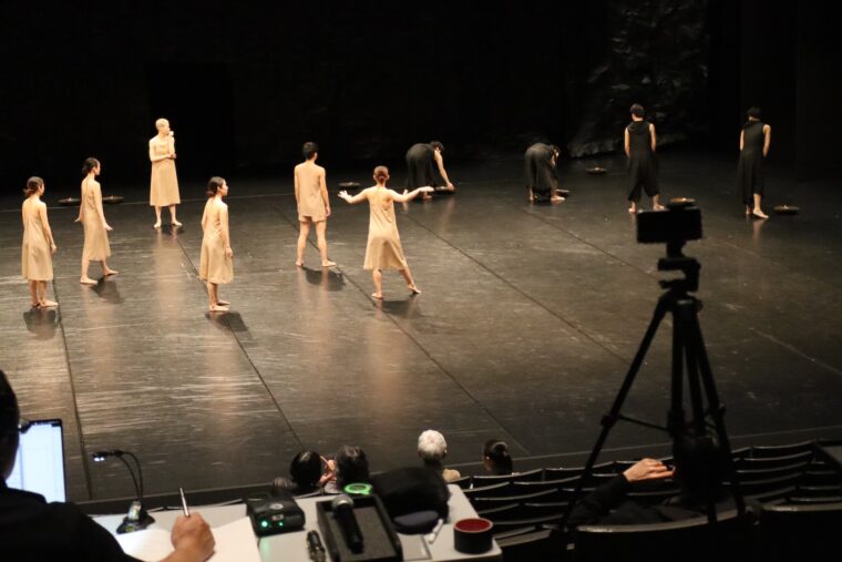 金森監督は写真右の三脚の下あたりにいらっしゃいました