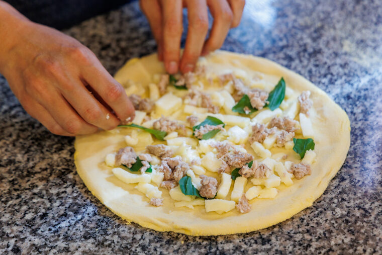 生地を手早く広げて⋯