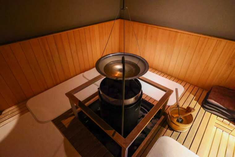 個室のサウナ室