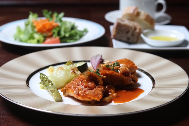 肉料理メインの『ランチセット』（1,800円）