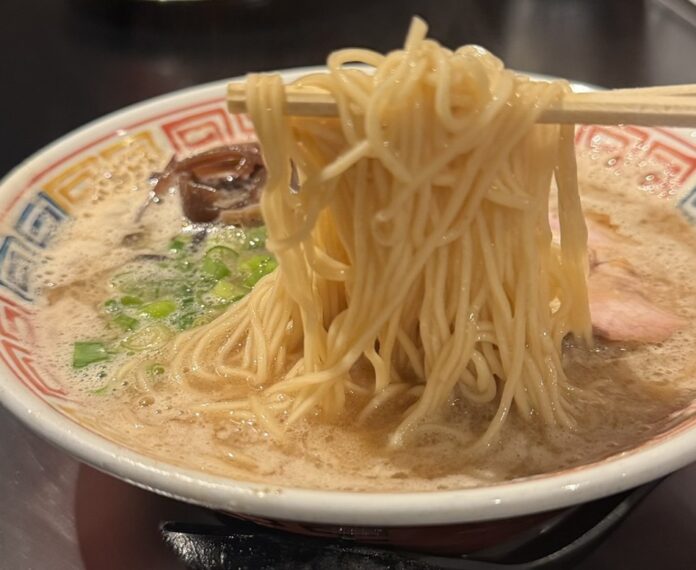 すすりやすい極細ストレート麺