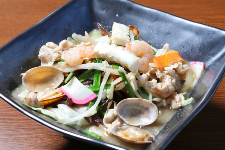 『ちゃんぽん 白』（980円）ほか、マー油や ラー油をきかせたものも