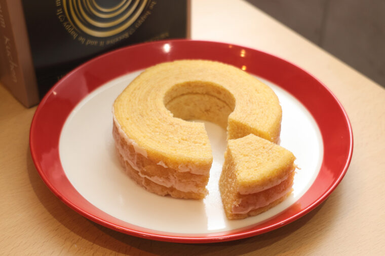 『しあわせがさね』（1,944円）の賞味期限は30日と長いので、お土産に最適