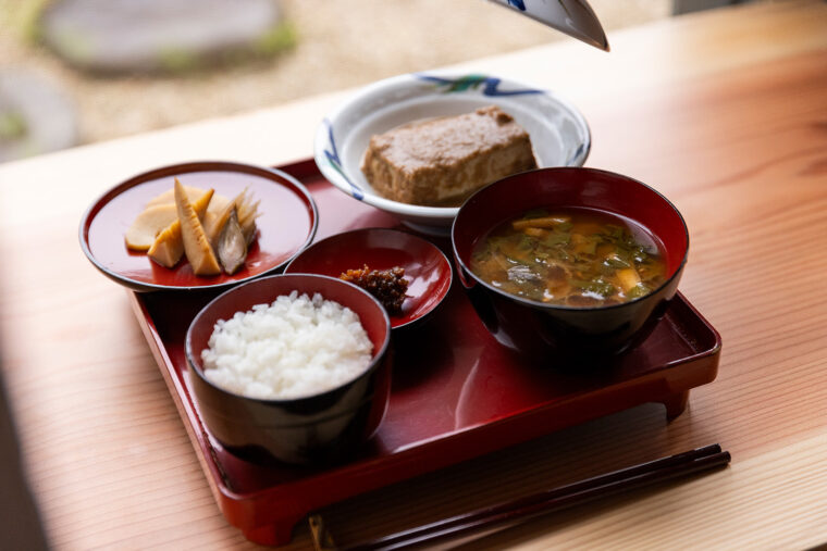 『やなぎ 千年とうふ御膳』はツアー料金に含まれています