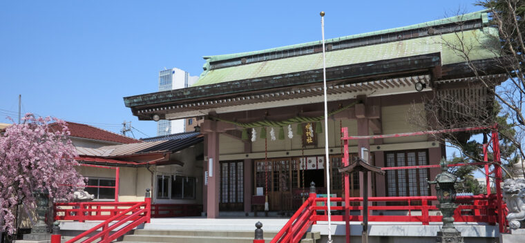 大日孁貴命 （おおひるめむちのみこと）・誉田別命（ほむたわけのみこと）・武甕槌命（たけみかつちのみこと）をお祀りしている