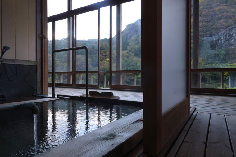 藤の荘の露天風呂