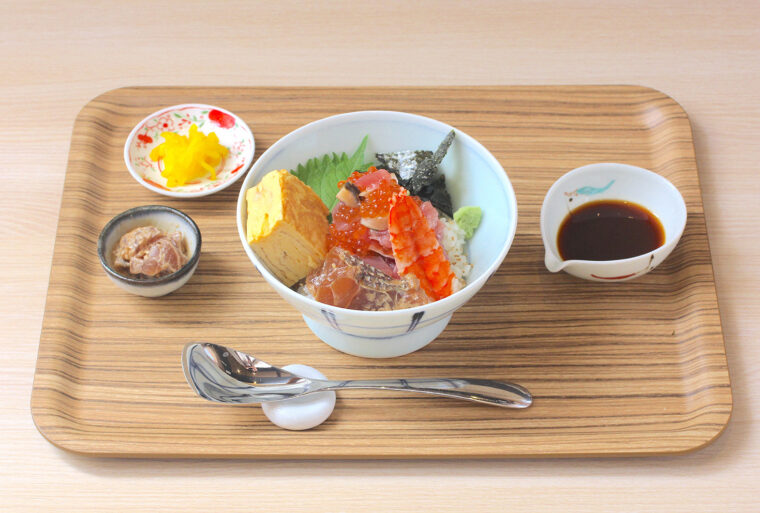 『うお福海鮮丼』（1,600円）