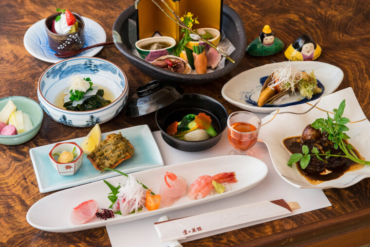 海、山、里、川の幸を会席料理で堪能