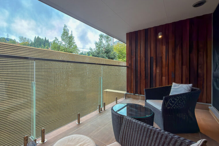 お風呂上がりにはテラスでひと休みをするのがおすすめ