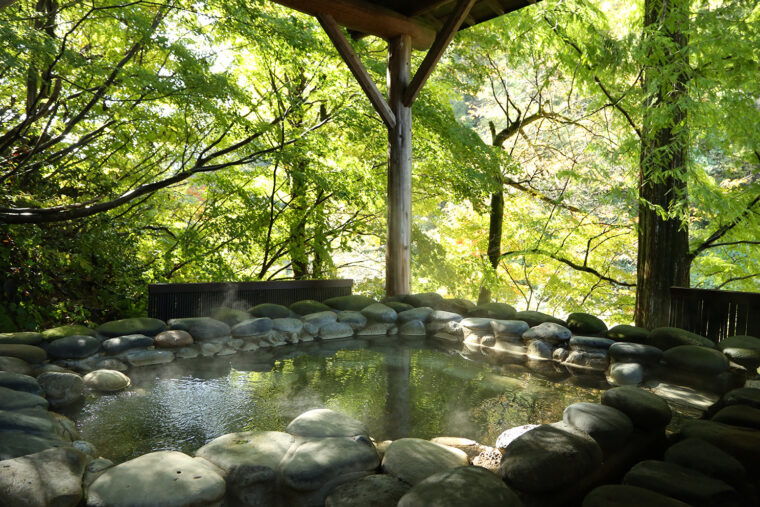 山手の少し高台にある風呂・山の湯。宿泊者は貸切で利用することができる