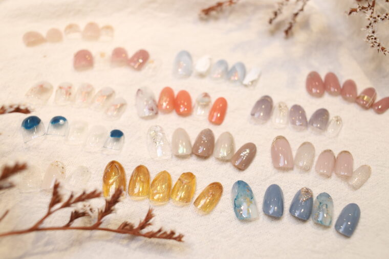 ネイルケアコース（爪まわりのお手入れ、ネイルトリートメント付き）5,800円～、ジェルネイルハンド8,700円、足裏の角質ケア7,000円