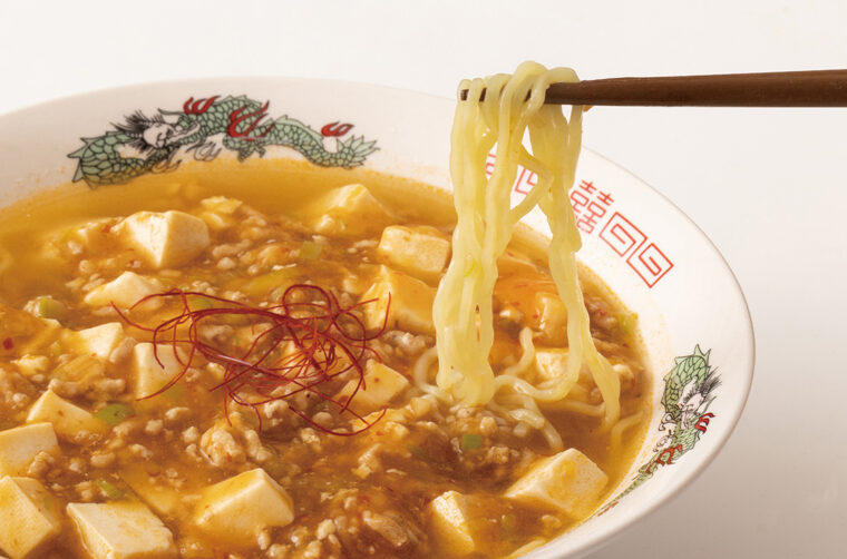 汁なしやシビ辛など種類が豊富。チーズや背脂を加えた濃厚な麻婆麺も人気