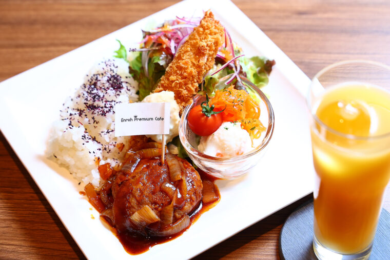 『大人のお子様ランチ』（1,680円）。ドリンク付き