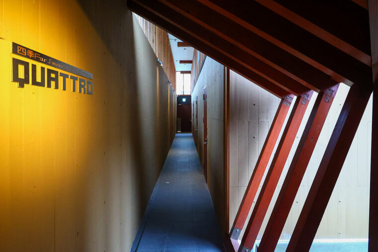 プライベート感を重視した造りのエントランス