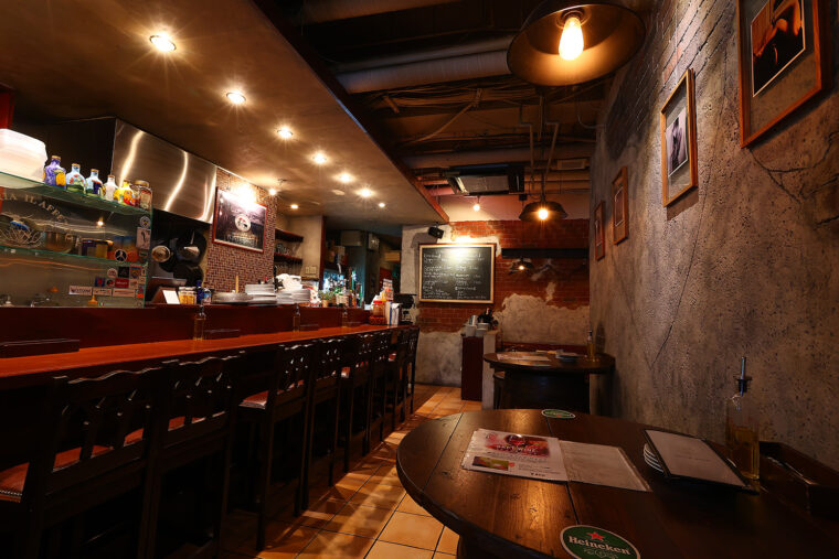 スタイリッシュな店内で心地いい時間を過ごせる