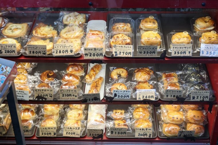 ショーケースにはかわいいパンがズラリ