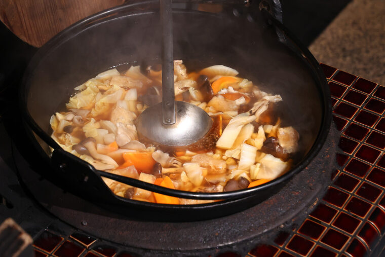 この日の汁物は具だくさんのキノコ汁！