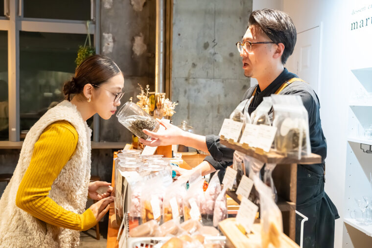 ドリンクはお茶、なかでも中国茶をメインにラインナップ。香りを確かめながら選べます