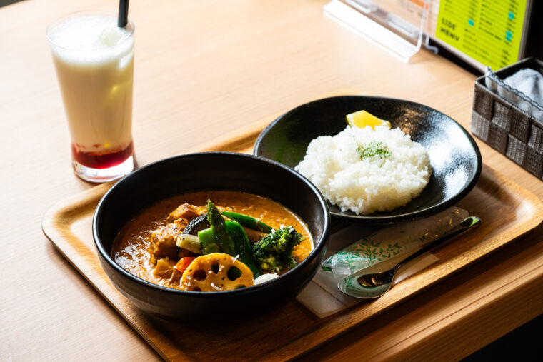『炙り角煮野菜カリー』（1,600円）