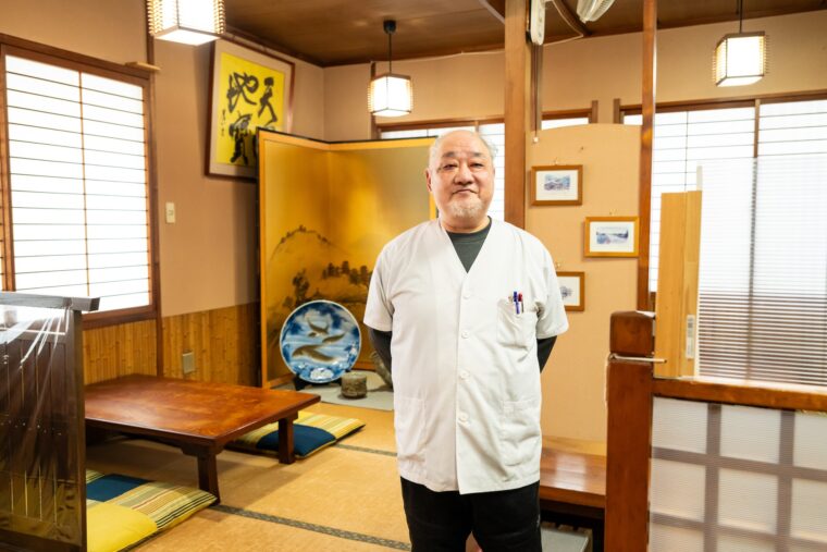 お店を切り盛りする店主の阿部さん