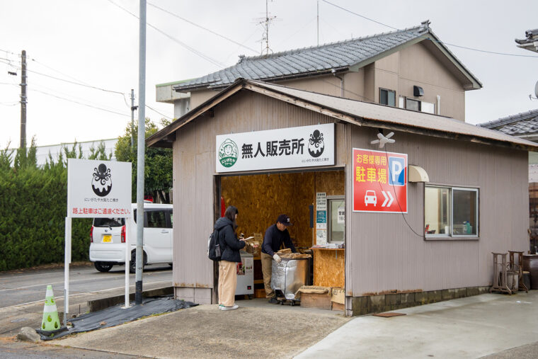 お店横のスペースに駐車場あり
