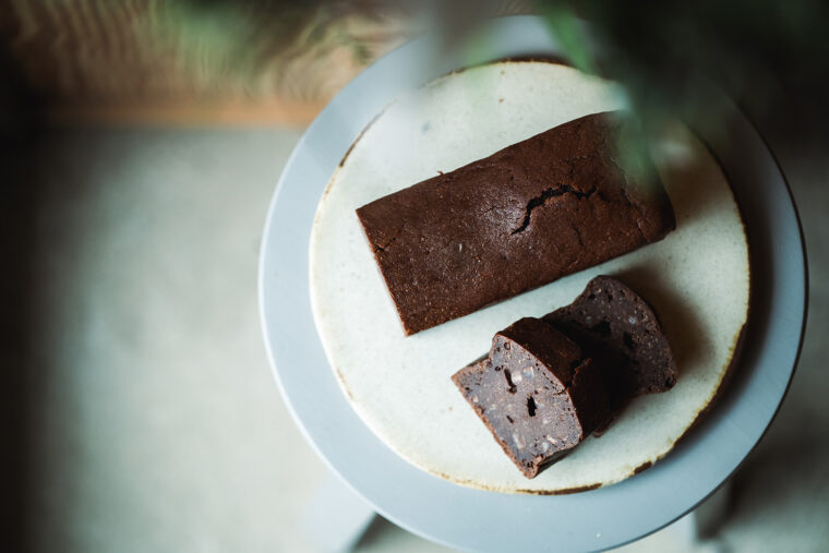 『あんこガトーショコラ』（カット250円、1本2,000円）。インスタグラムのDMにて要予約