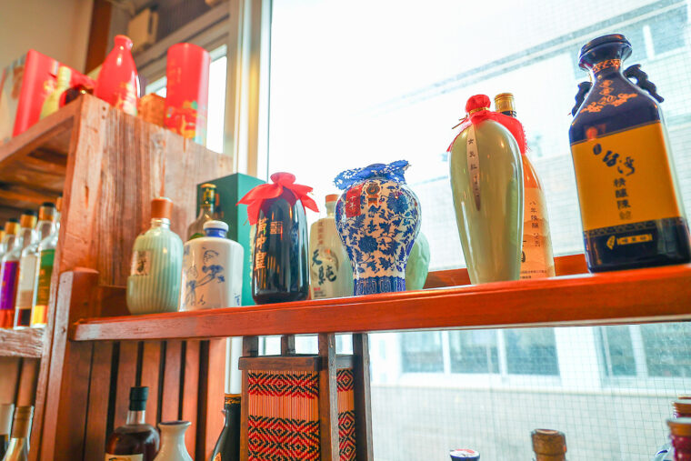 店主いわく、新潟ではここでしか飲めない中国酒が揃う