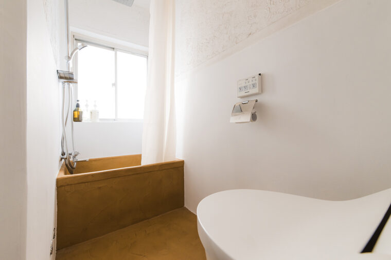 シャワールームとトイレ