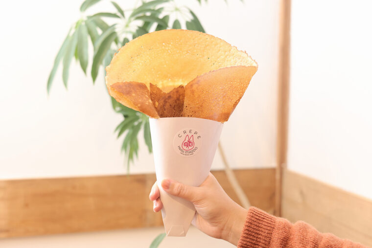 『シュガーバタークレープ』（660円）。ザクザクとした食感がヤミツキに