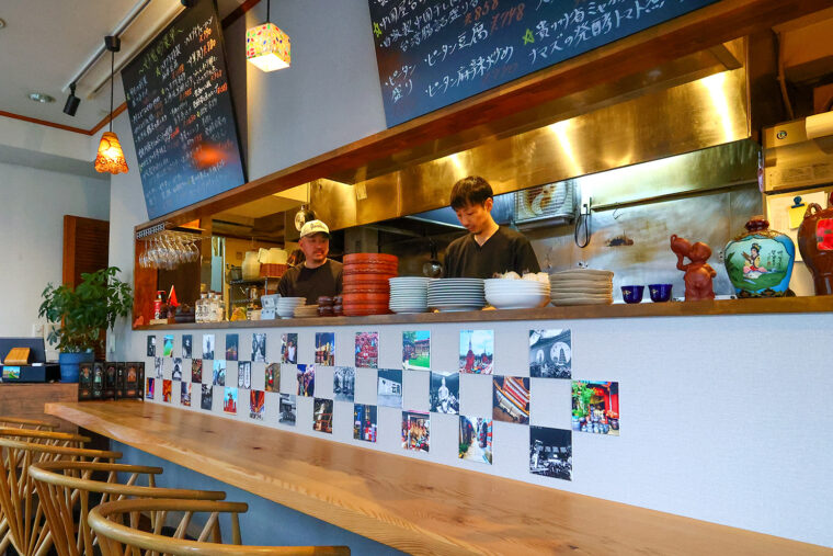 店主・中村祐太郎さん（右）。中国談義を交わしたい　