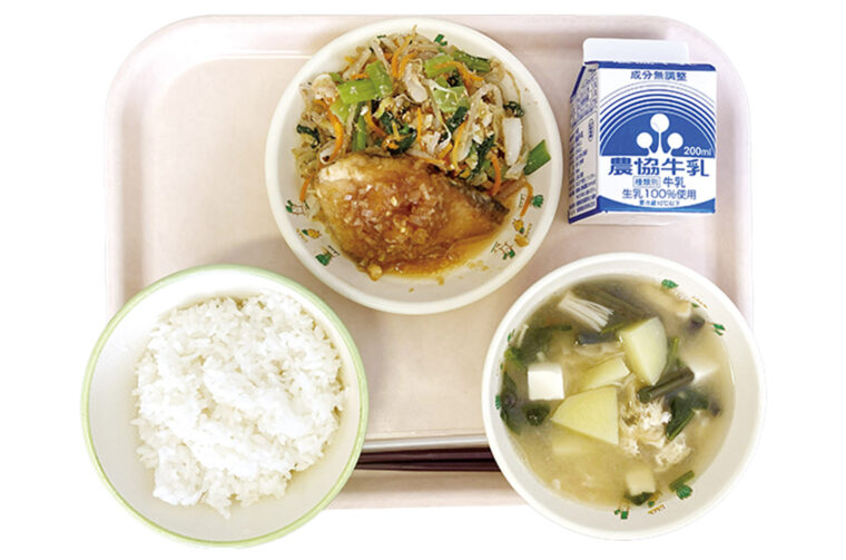 メニュー／ご飯、ワラビの味噌汁、アジの南蛮漬け、 小松菜のゴマびたし、牛乳