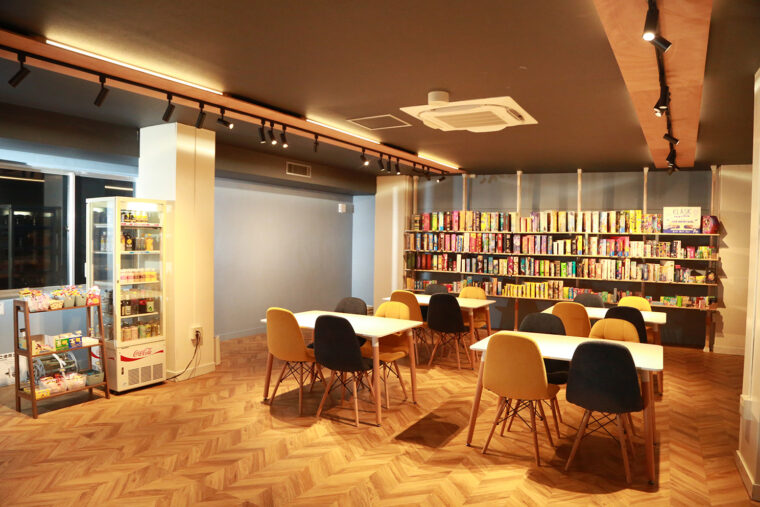 毎週金曜は「相席歓迎デー」。ほかのお客と一緒に楽しめる