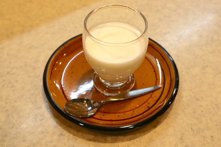 『手づくり杏仁豆腐』（290円）