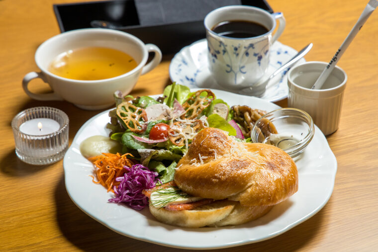 『ベーグルプレート』（スープ、サラダ付き1,600円）