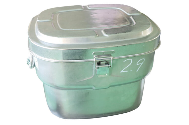 学校により食缶の形や保温性能は異なります