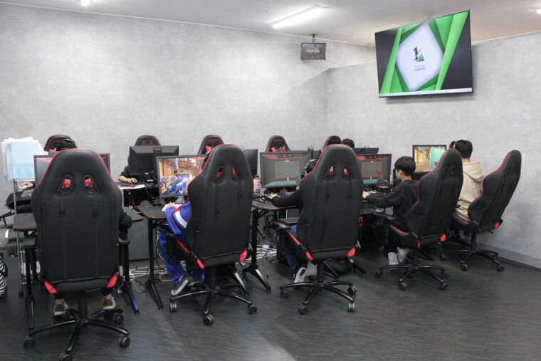 マイク付きヘッドホンやコントローラーなどの機材は無料レンタル可能