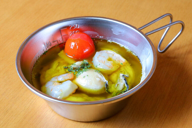 酒菜ますちゃん『牡蠣とエビのアヒージョ』